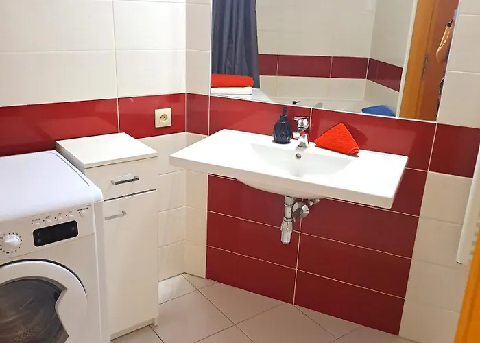 Free Garage Parking!!! Stylish Getaway In Prime Location - By The Danube And Old Town Братислава